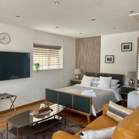 Private, Detached In Apartamento